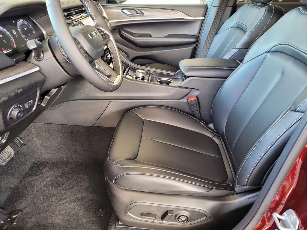 new 2025 Jeep Grand Cherokee car, priced at $43,760