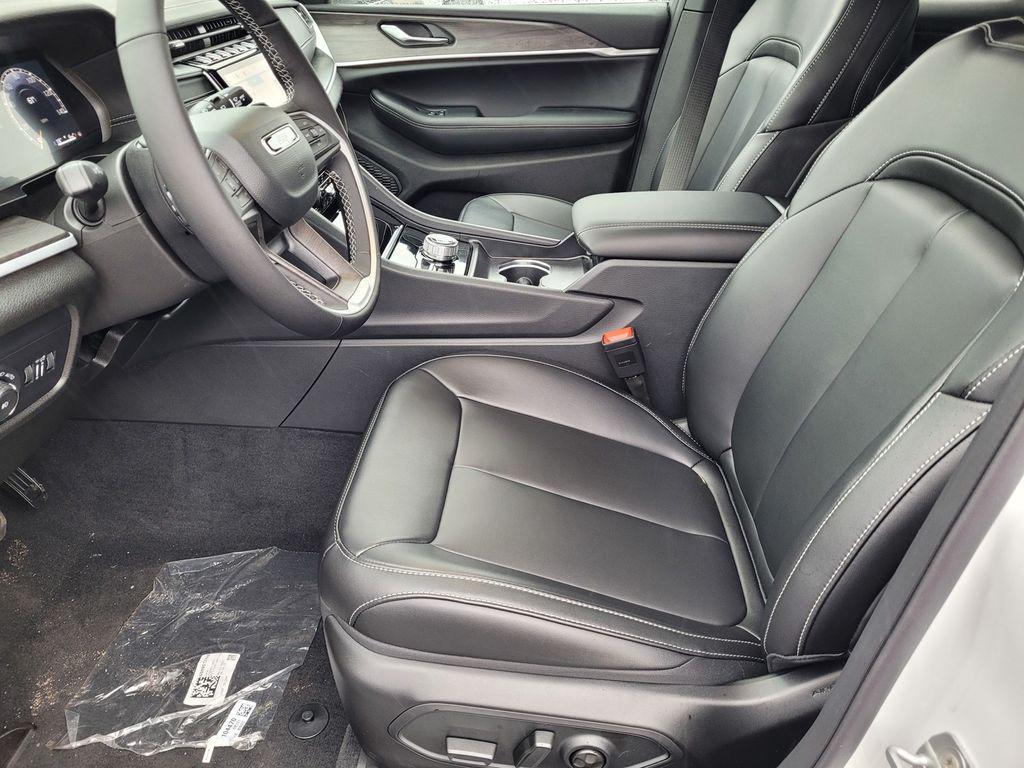 new 2025 Jeep Grand Cherokee car, priced at $44,370