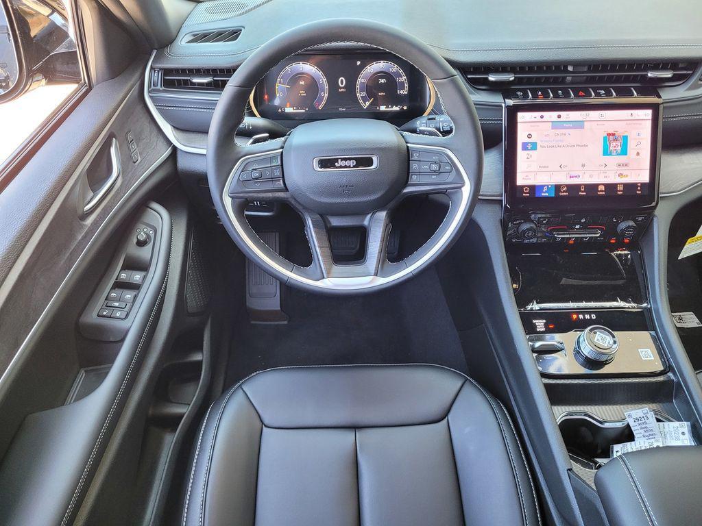 new 2025 Jeep Grand Cherokee car, priced at $45,130