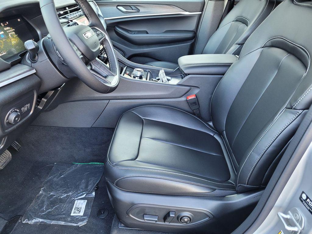 new 2025 Jeep Grand Cherokee car, priced at $43,760