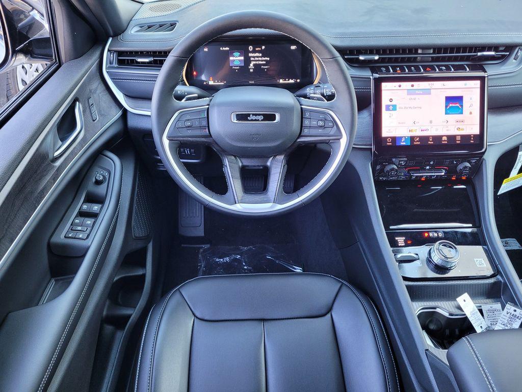 new 2025 Jeep Grand Cherokee car, priced at $43,760