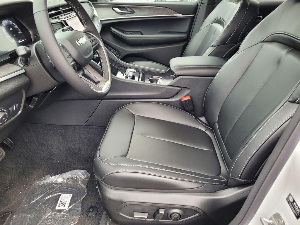 new 2025 Jeep Grand Cherokee car, priced at $44,370