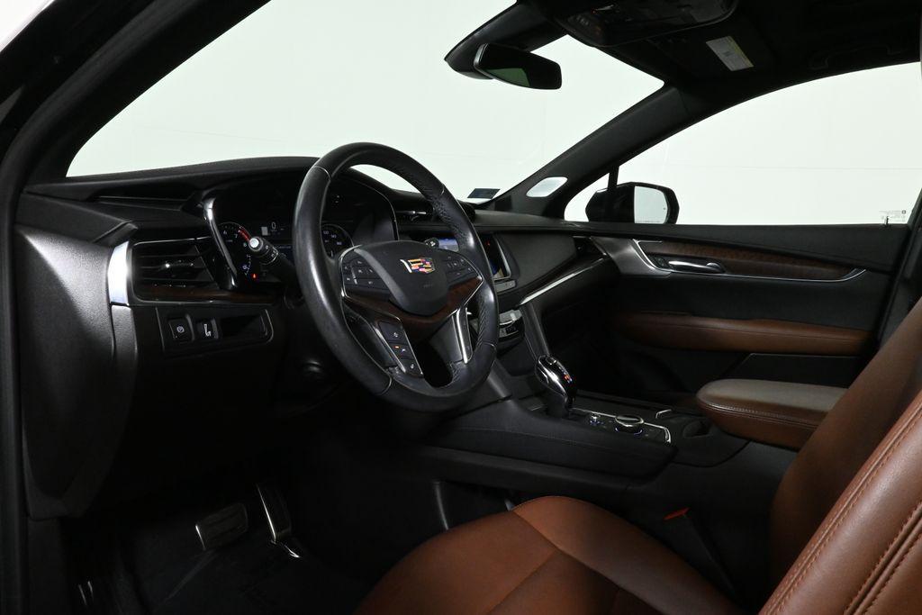 used 2023 Cadillac XT5 car, priced at $34,979