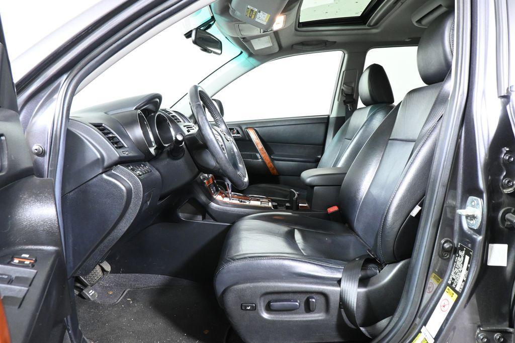 used 2013 Toyota Highlander car, priced at $10,979