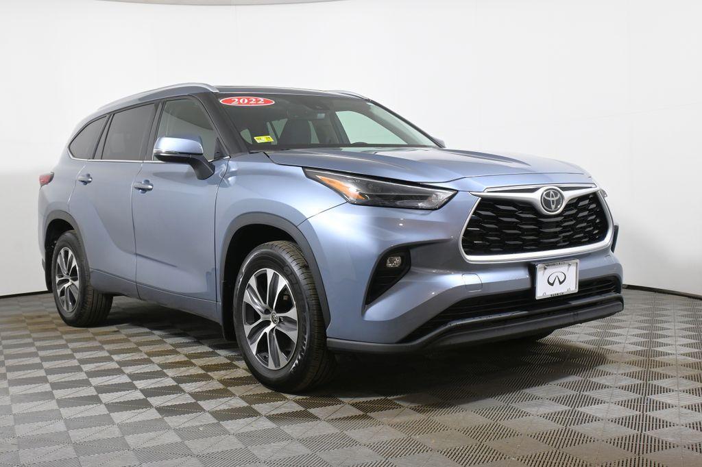 used 2022 Toyota Highlander car, priced at $29,979