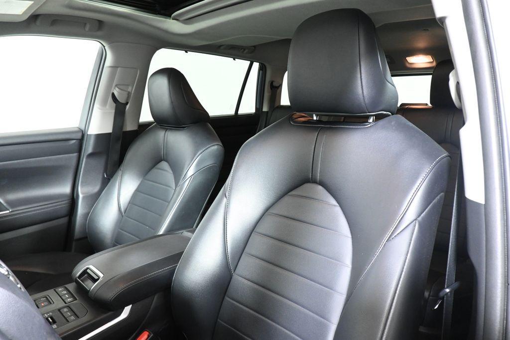 used 2022 Toyota Highlander car, priced at $29,979