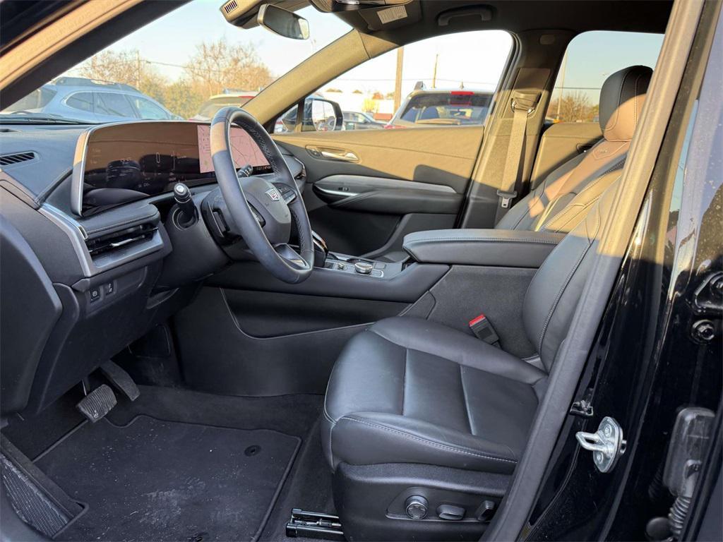 used 2025 Cadillac XT4 car, priced at $36,500