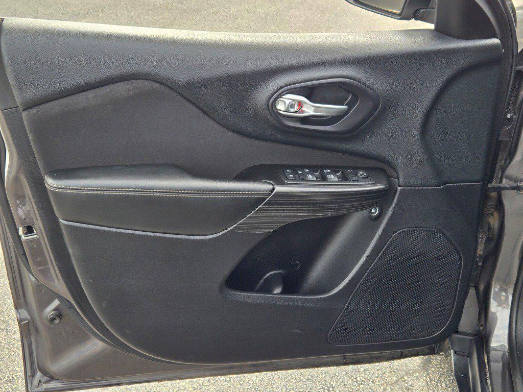 used 2014 Jeep Cherokee car, priced at $11,255
