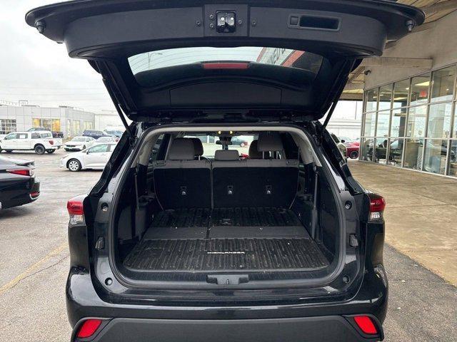 used 2023 Toyota Highlander car, priced at $31,888