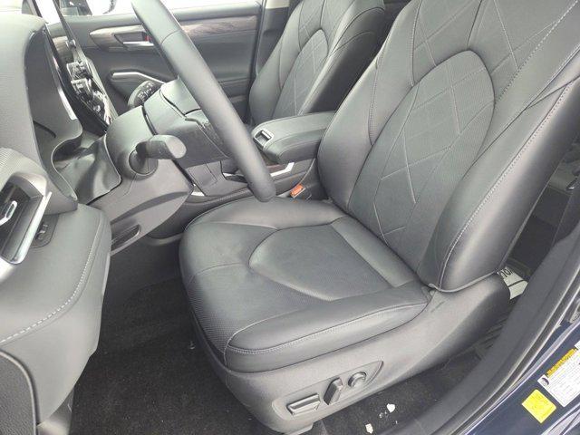used 2025 Toyota Highlander car, priced at $49,990