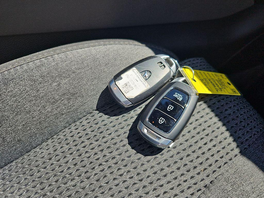 used 2020 Hyundai Santa Fe car, priced at $17,995