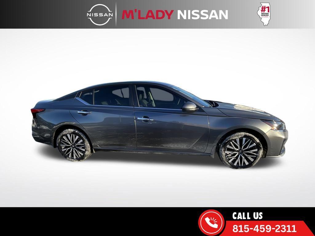 used 2023 Nissan Altima car, priced at $25,995