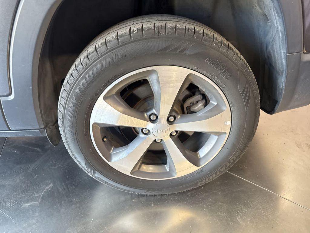 used 2020 Jeep Cherokee car, priced at $14,995