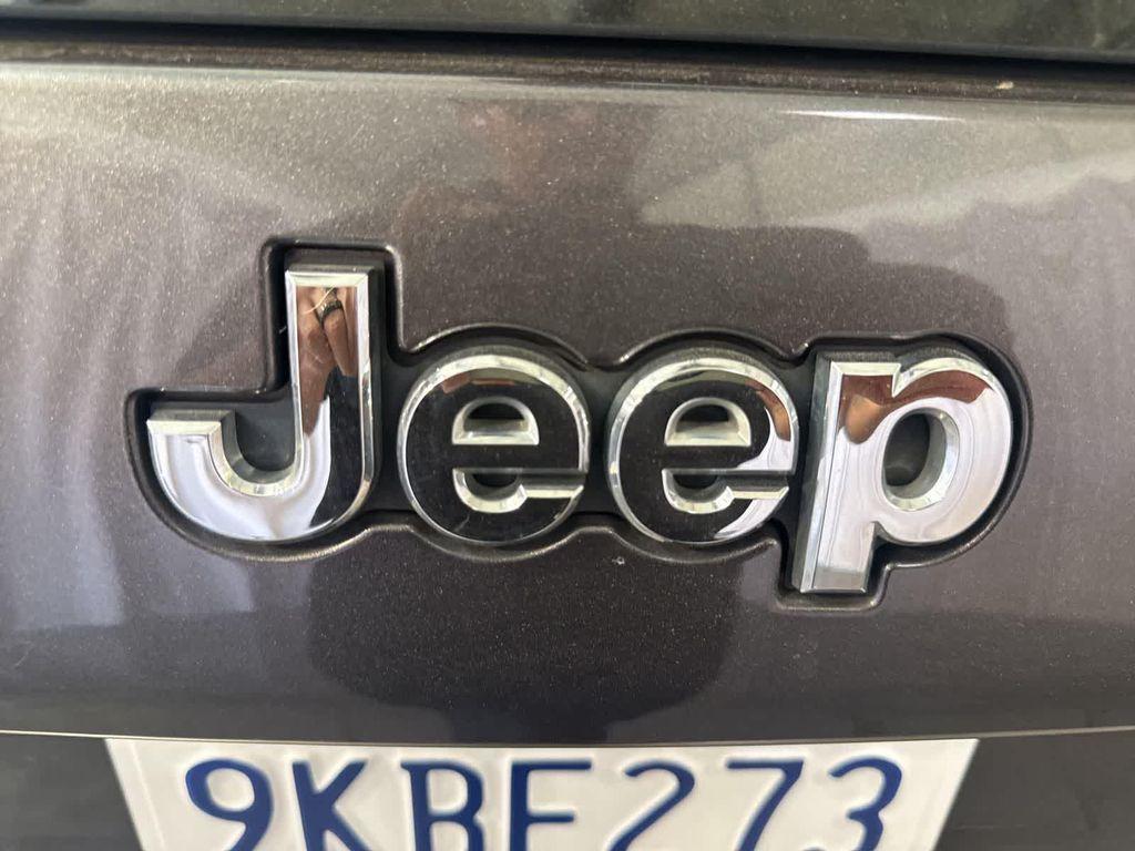 used 2020 Jeep Cherokee car, priced at $14,995
