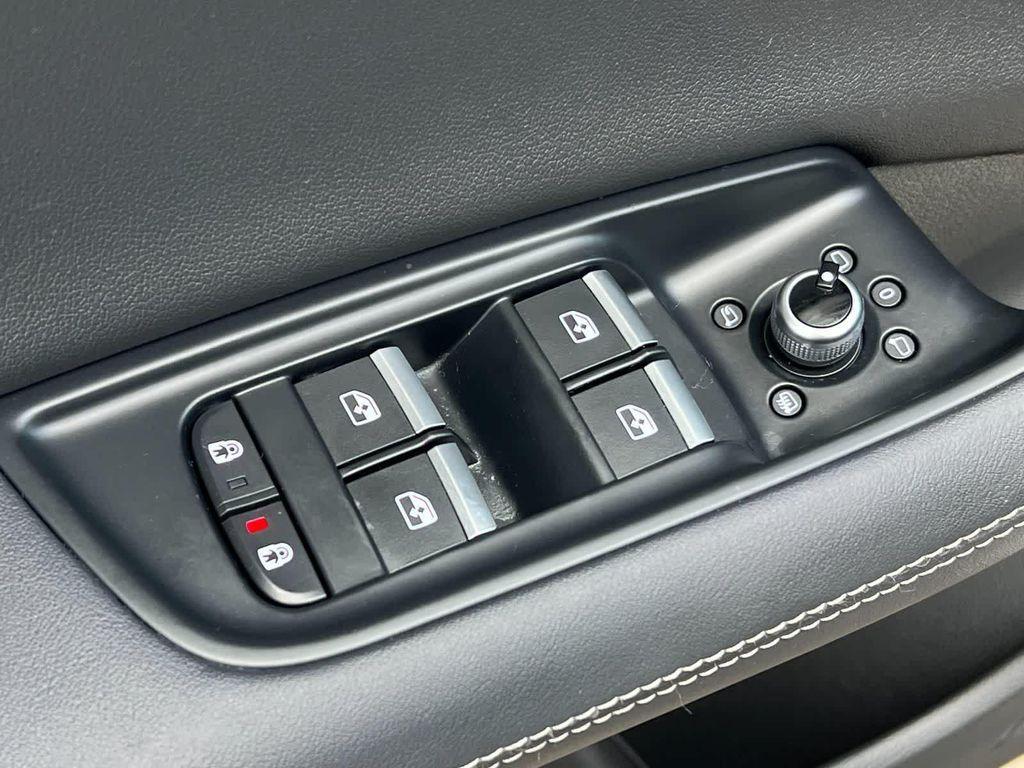 used 2025 Audi Q7 car, priced at $47,999