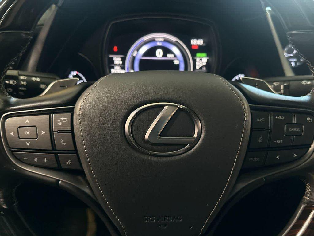 Lexus LS view 23