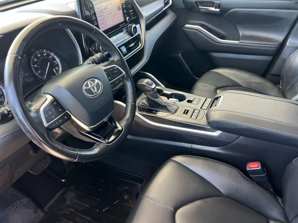 used 2020 Toyota Highlander car, priced at $25,499