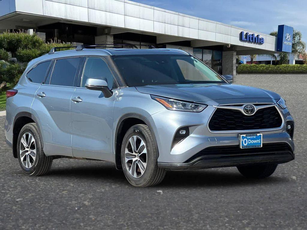 used 2020 Toyota Highlander car, priced at $25,499