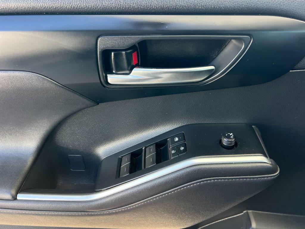 used 2020 Toyota Highlander car, priced at $25,499