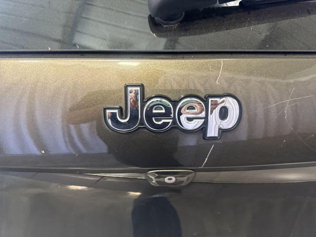 used 2015 Jeep Cherokee car, priced at $7,999