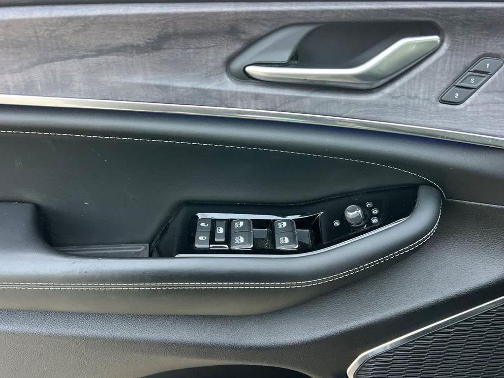 used 2024 Jeep Grand Cherokee car, priced at $37,999