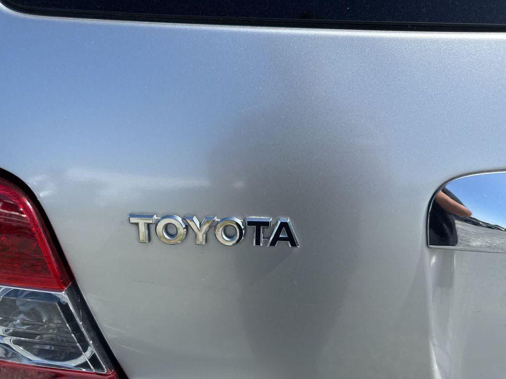 used 2007 Toyota Highlander Hybrid car, priced at $10,084