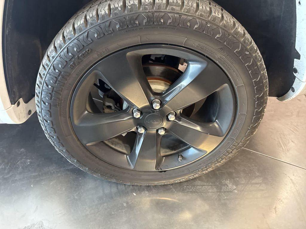 used 2015 Jeep Grand Cherokee car, priced at $9,989