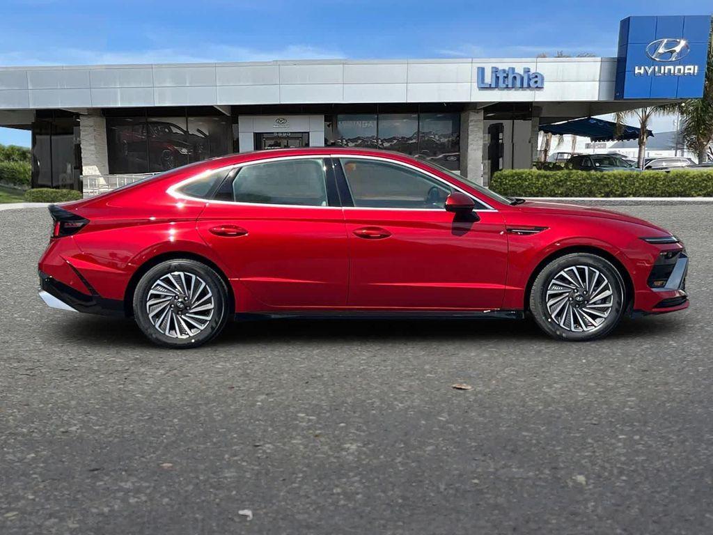 new 2025 Hyundai Sonata Hybrid car, priced at $37,040