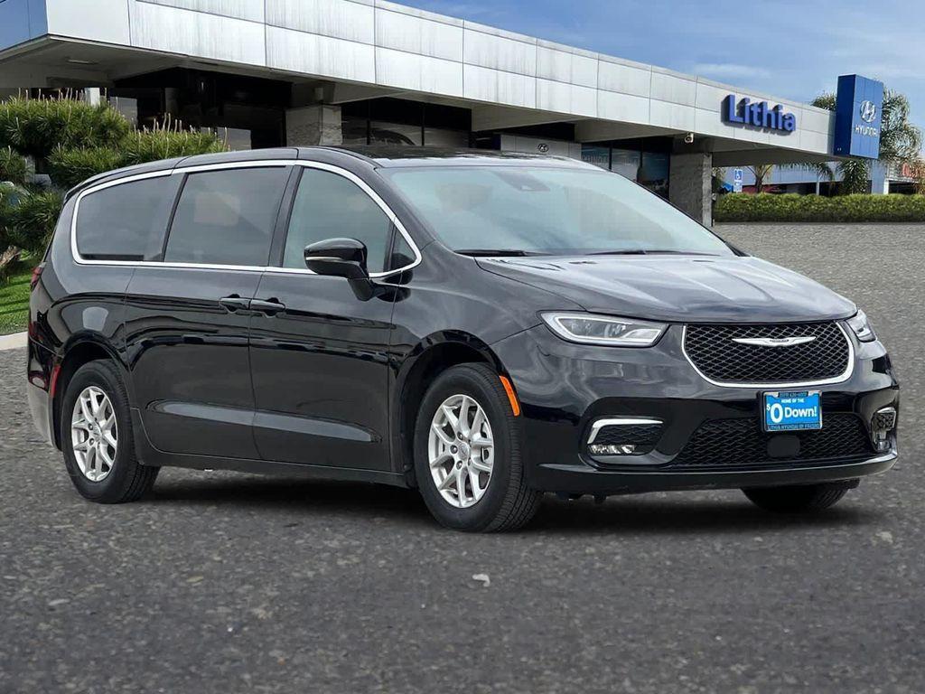 used 2025 Chrysler Pacifica car, priced at $27,699