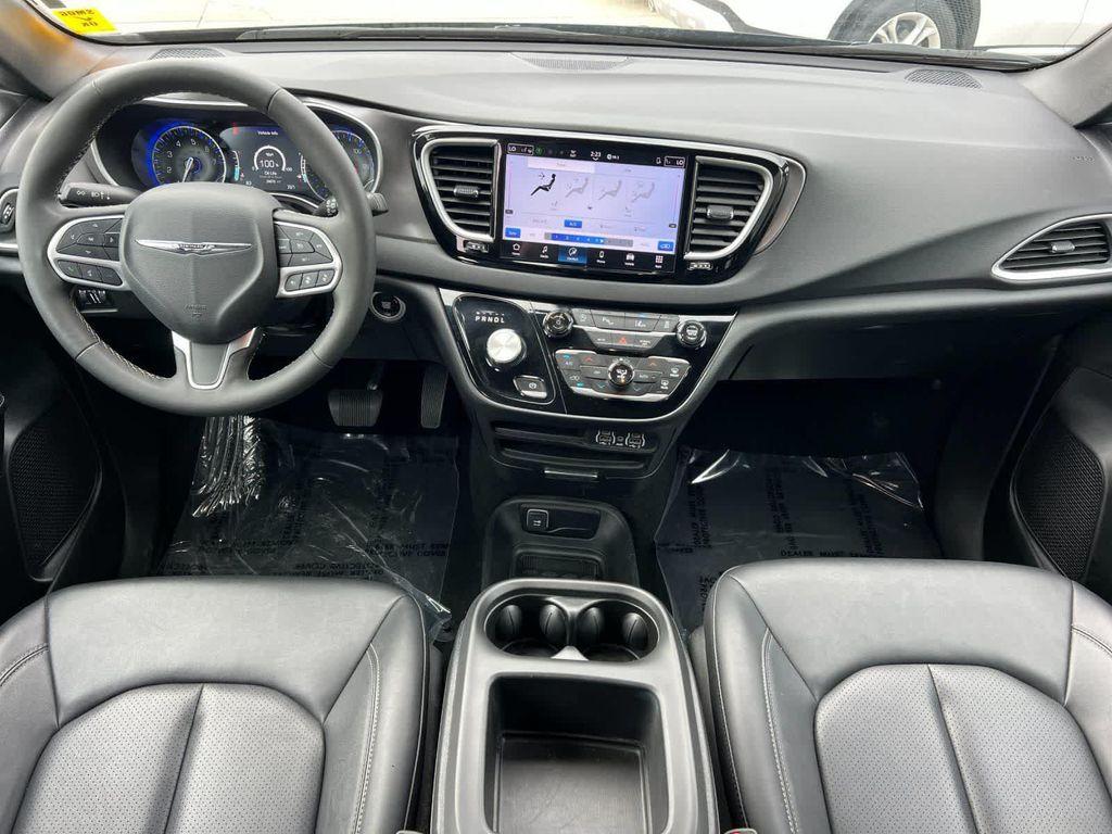 used 2025 Chrysler Pacifica car, priced at $27,699