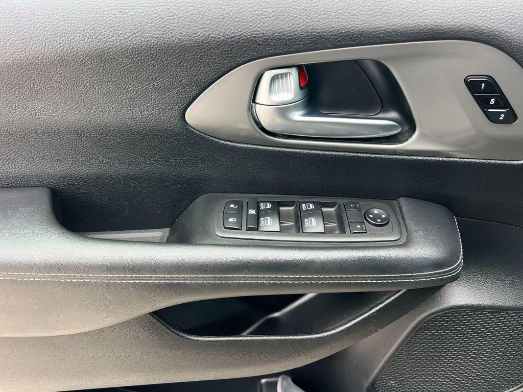 used 2025 Chrysler Pacifica car, priced at $27,699