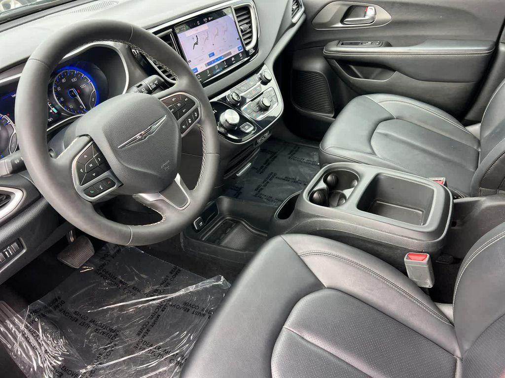 used 2025 Chrysler Pacifica car, priced at $27,699