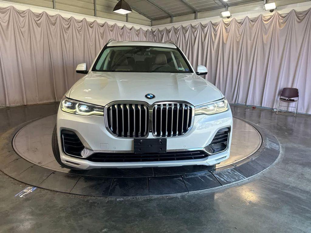 BMW X7 view 2