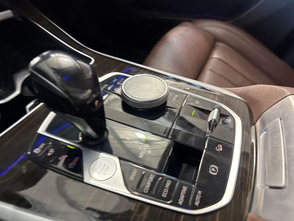 BMW X7 view 30