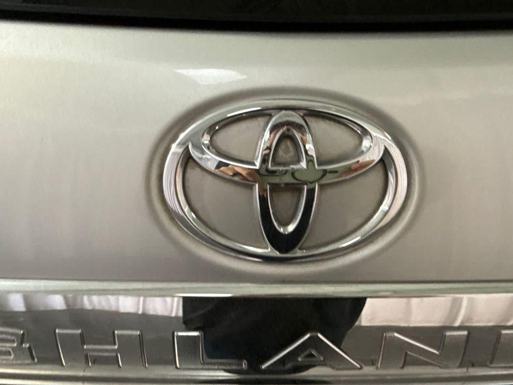 used 2012 Toyota Highlander car, priced at $8,999