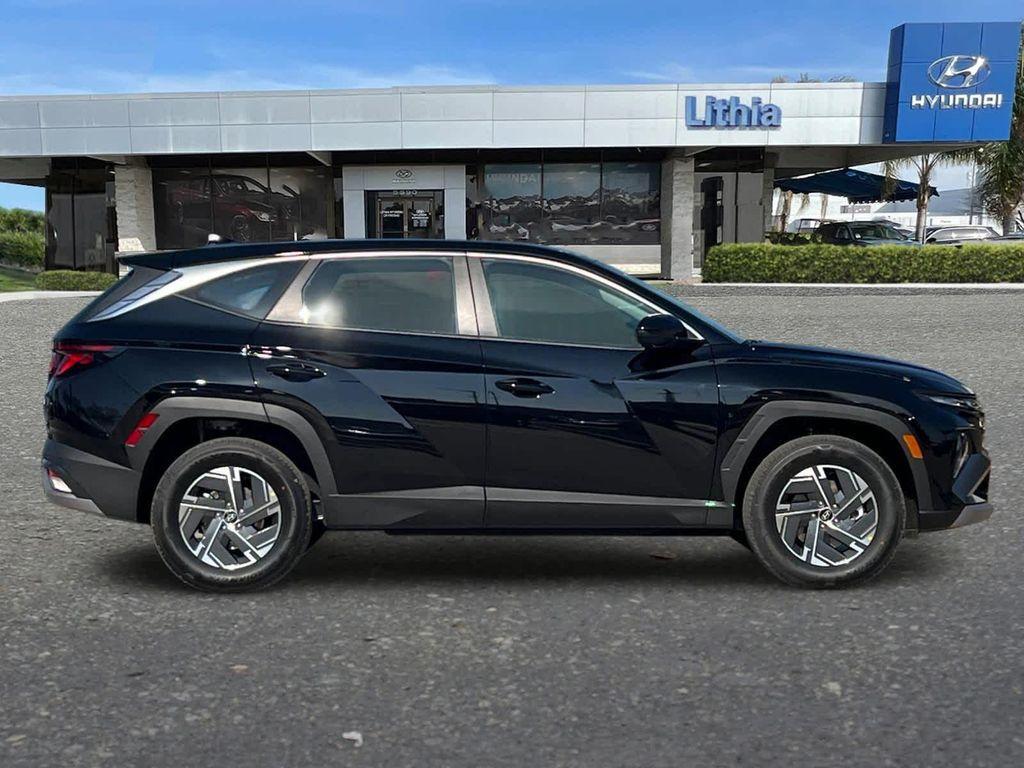 new 2026 Hyundai TUCSON Hybrid car, priced at $31,095