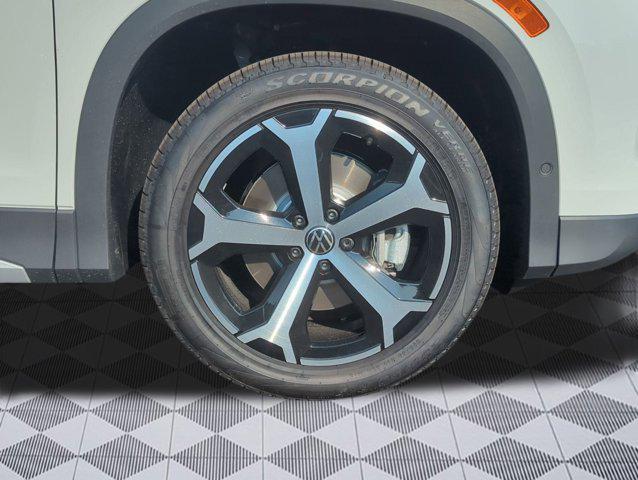 new 2025 Volkswagen Tiguan car, priced at $33,883