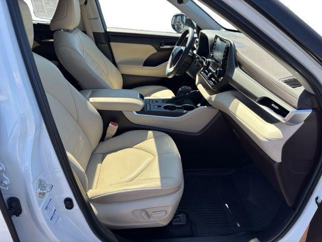 used 2022 Toyota Highlander car, priced at $38,150