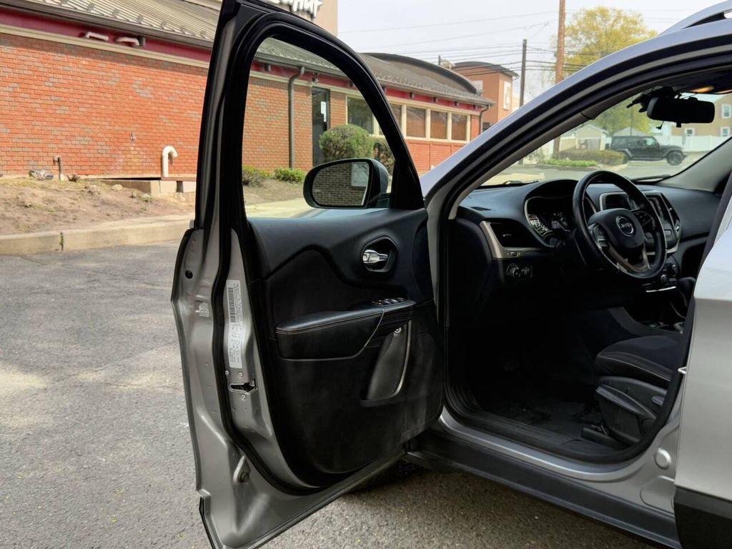 used 2015 Jeep Cherokee car, priced at $7,995