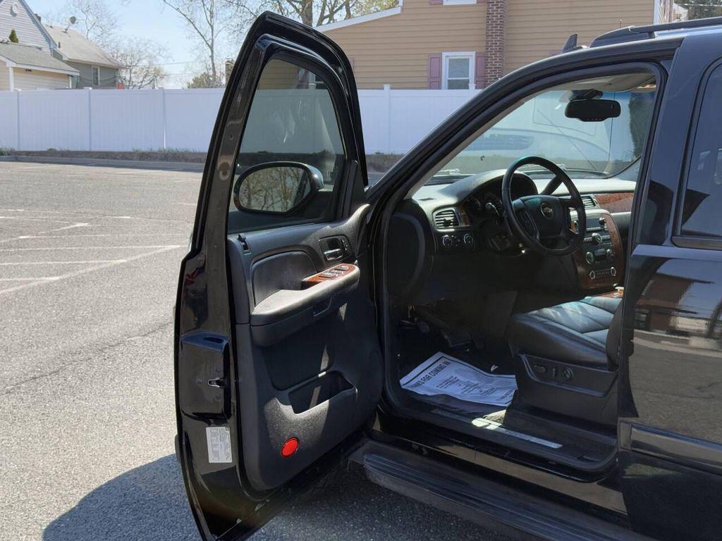 used 2007 Chevrolet Avalanche car, priced at $12,995