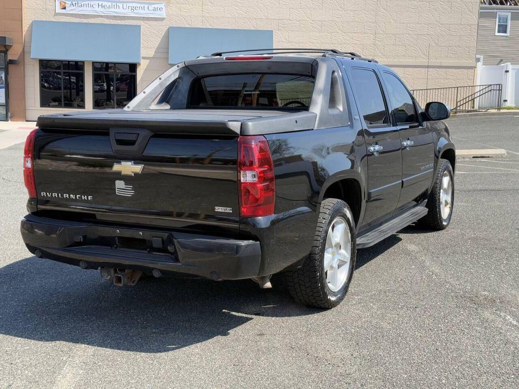 used 2007 Chevrolet Avalanche car, priced at $12,995
