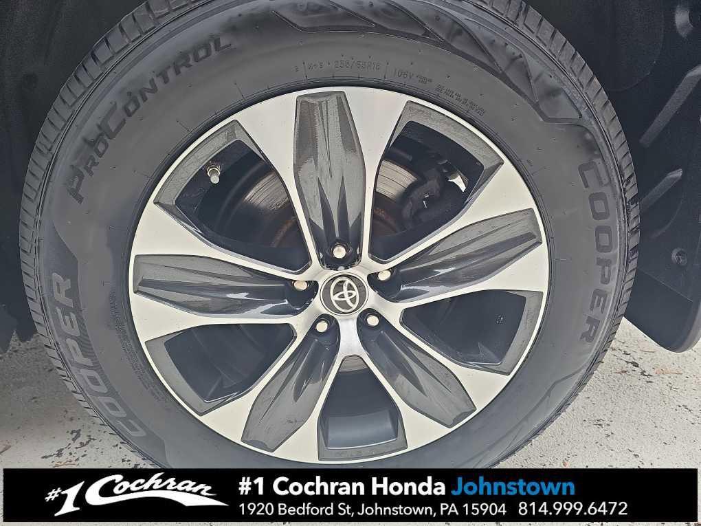 used 2021 Toyota Highlander car, priced at $27,998