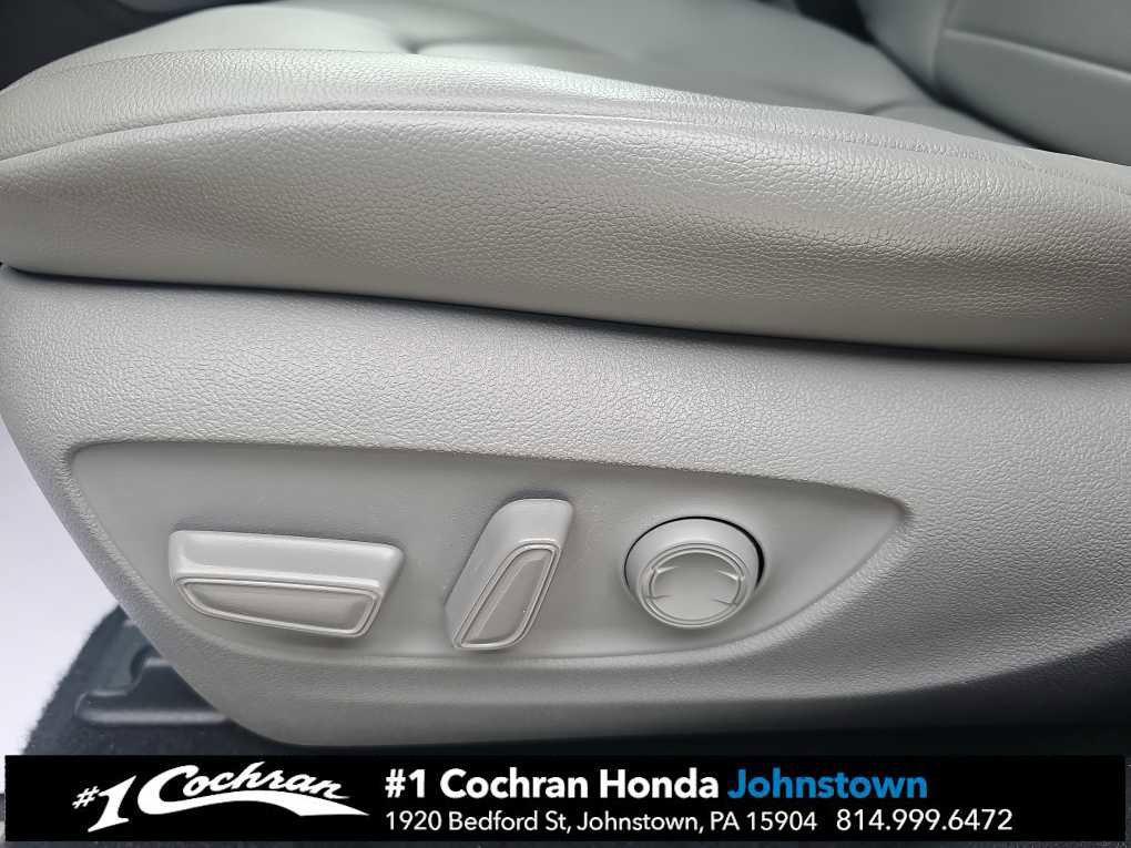 used 2021 Toyota Highlander car, priced at $27,998