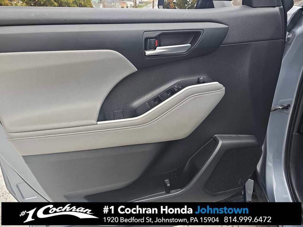 used 2021 Toyota Highlander car, priced at $27,998