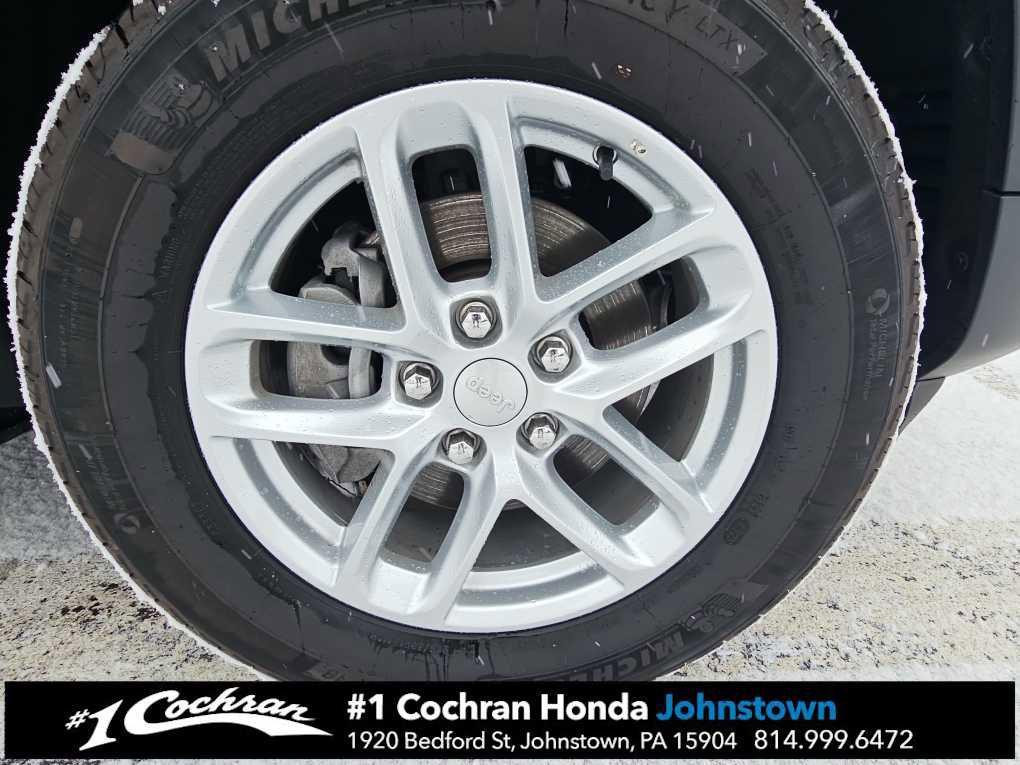 used 2023 Jeep Grand Cherokee car, priced at $28,998