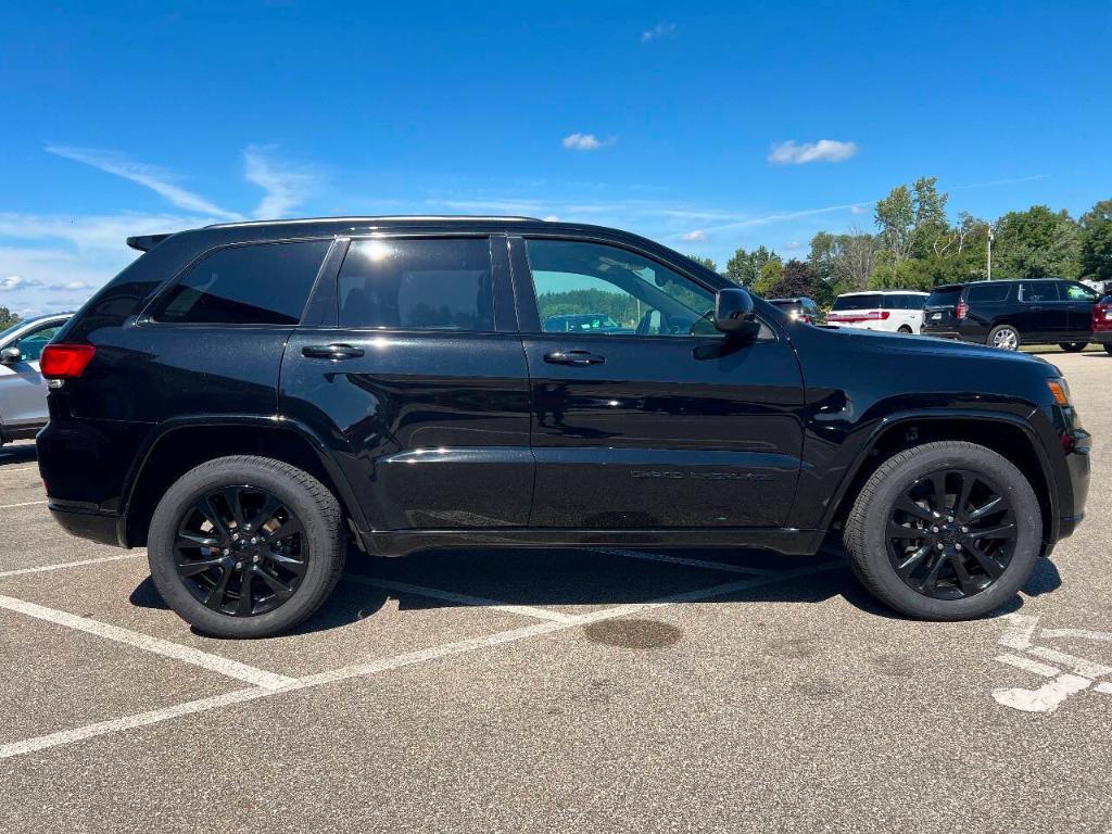 used 2018 Jeep Grand Cherokee car, priced at $15,495