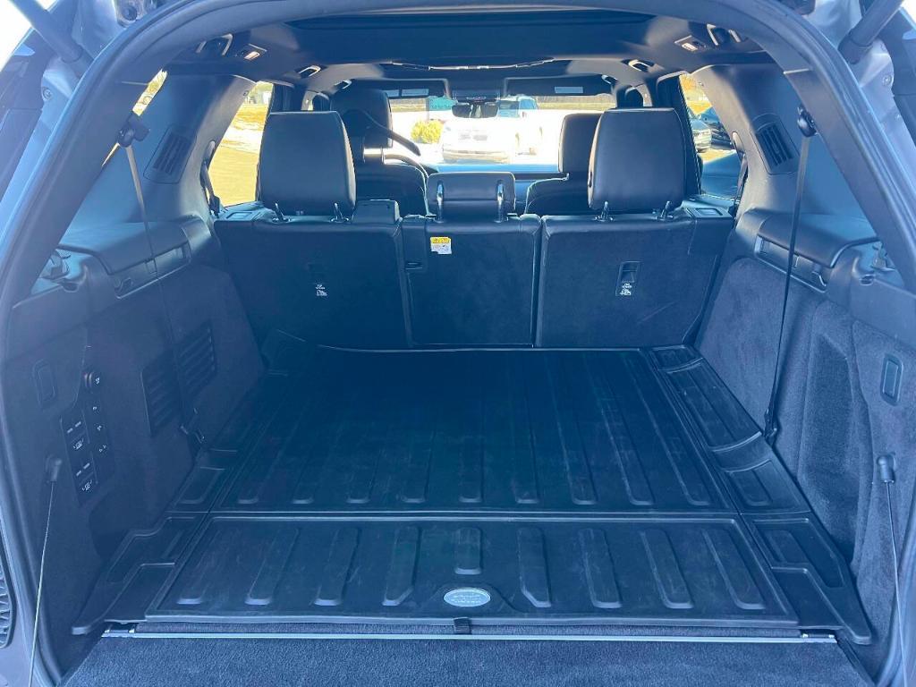 used 2018 Land Rover Discovery car, priced at $18,995