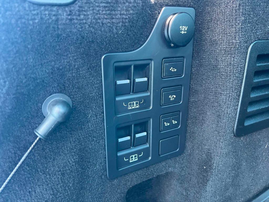 used 2018 Land Rover Discovery car, priced at $18,995