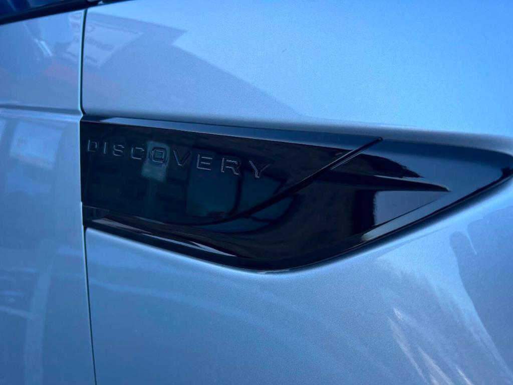 used 2018 Land Rover Discovery car, priced at $18,995