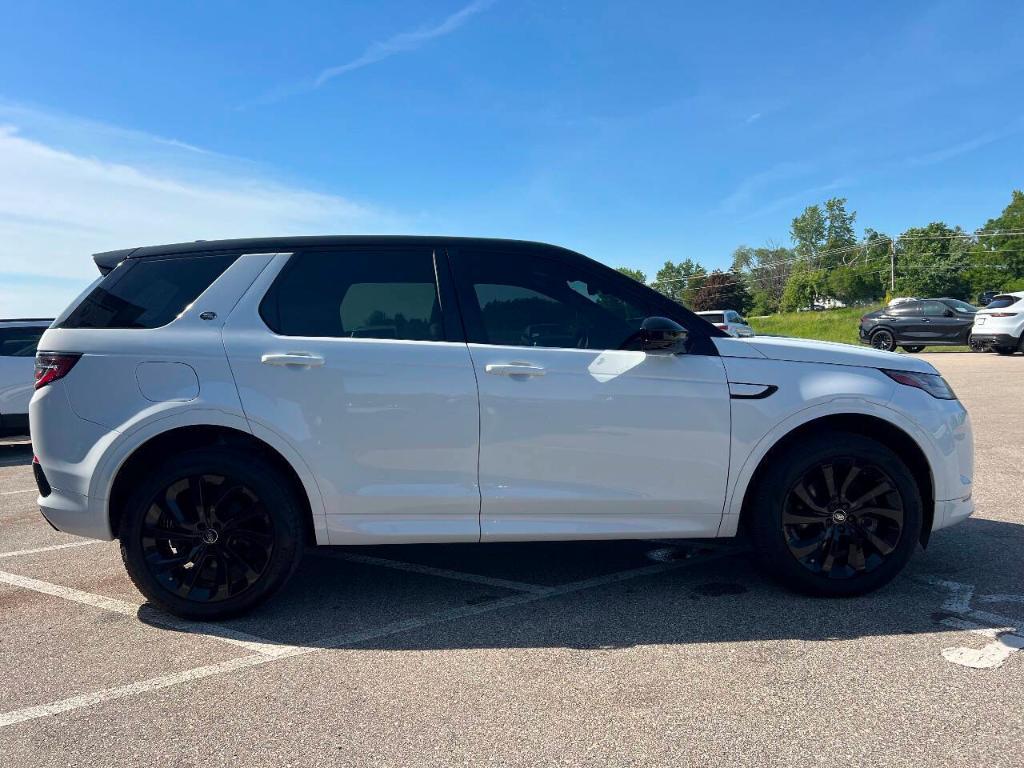Land Rover Discovery Sport view 8